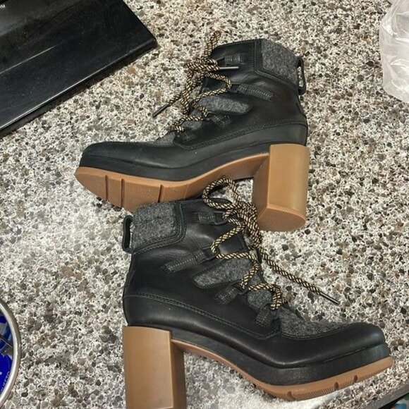 Sorel Women's Blake Waterproof Lace-Up Booties women’s 8 chunky platform shoes - Picture 13 of 16